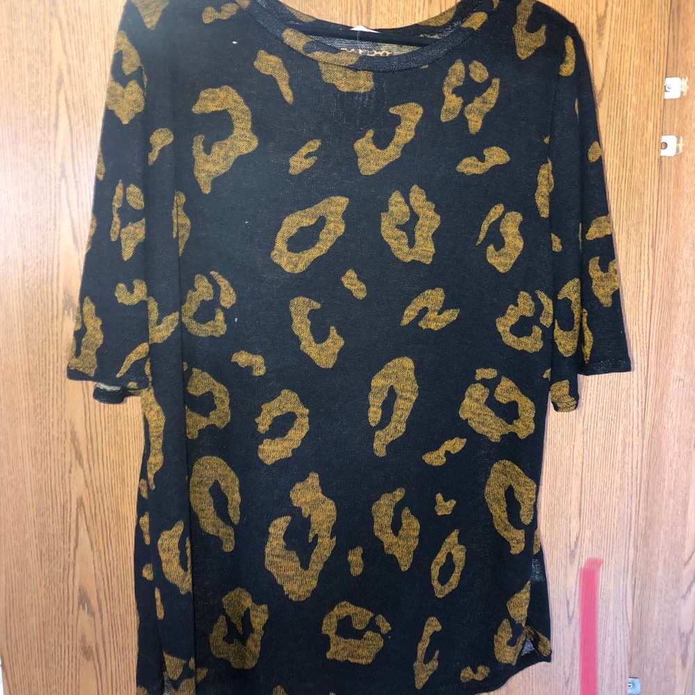 BomBom on boutique shirt